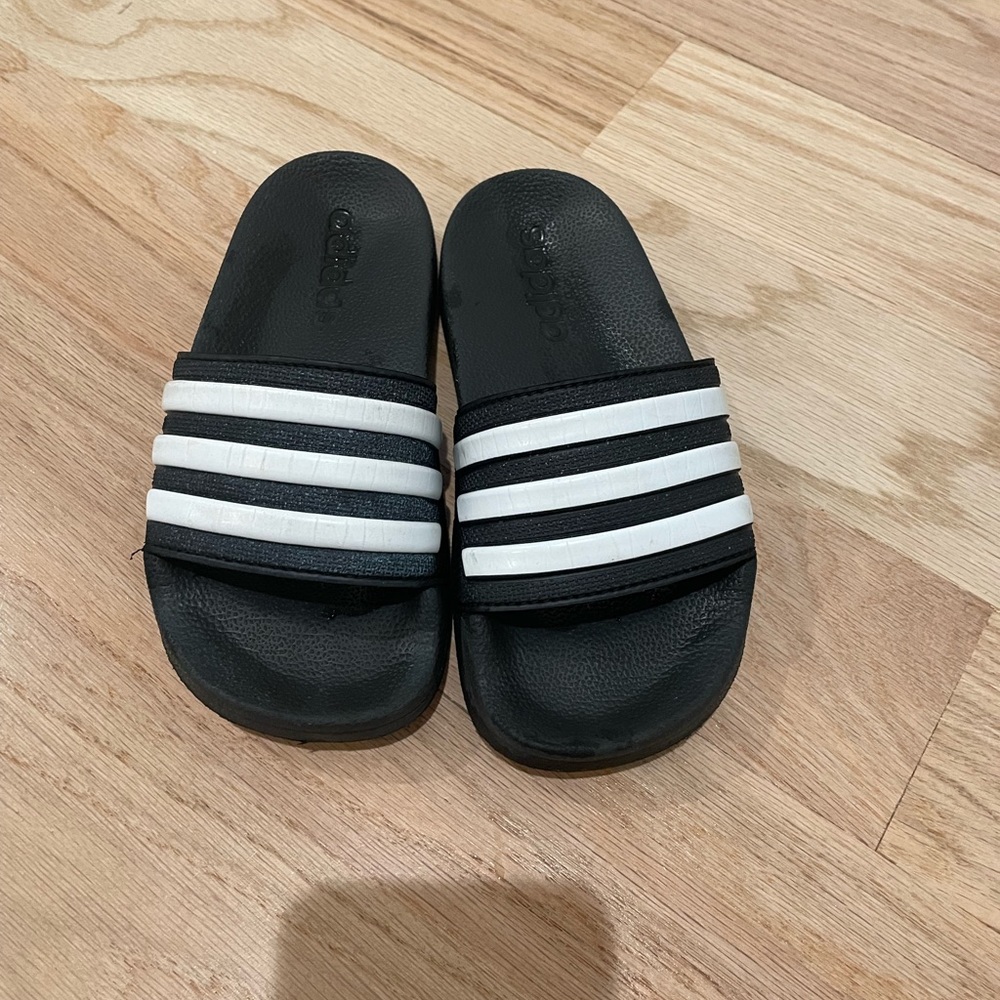 Boys adidas sandels size 11, great condition